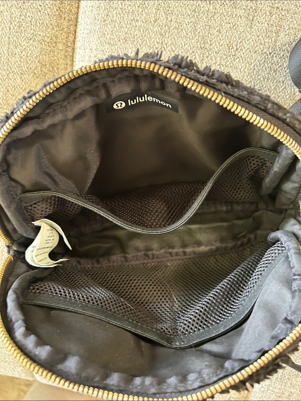 LULU LEMON EVERYWHERE FLEESE IN BLACK GOLD HARDWARE FANNY PACK CROSSBODY BAG - Picture 7 of 11